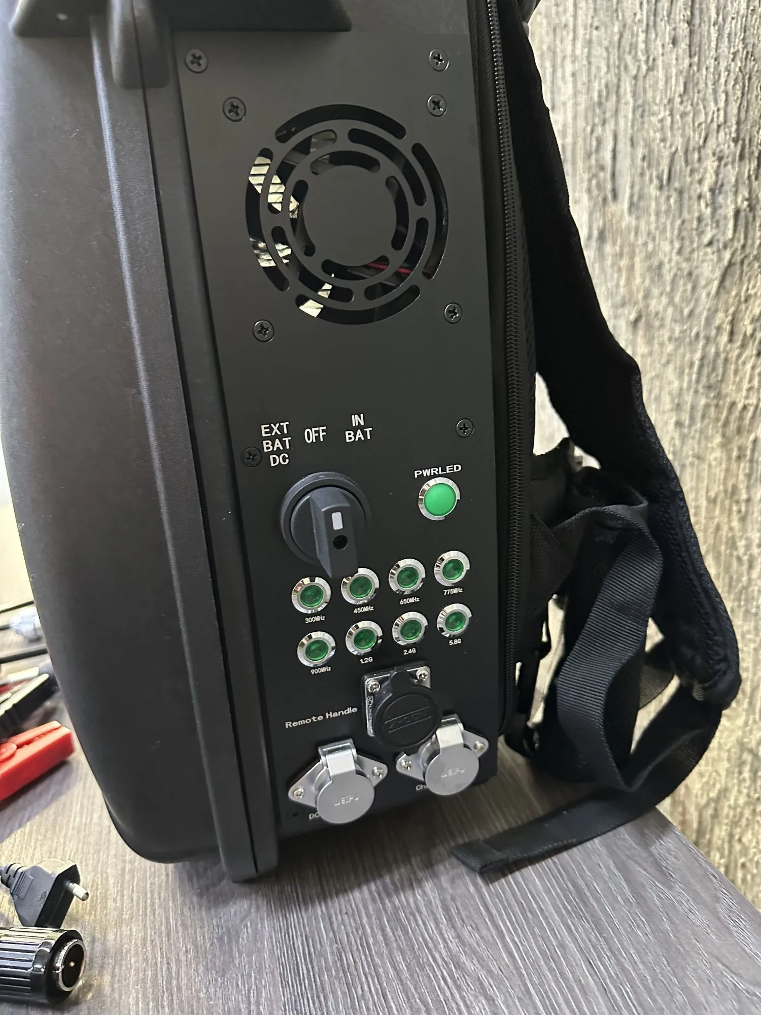 Гарпия CKJ-1708 Mobile 8 каналов вид сзади ранцевая система
